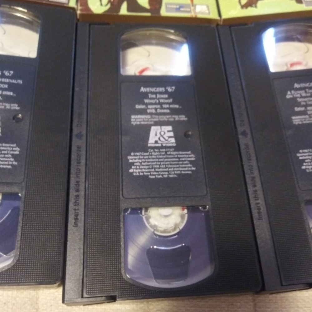 The Avenger's TV series video/book lot - Picture 10 of 15